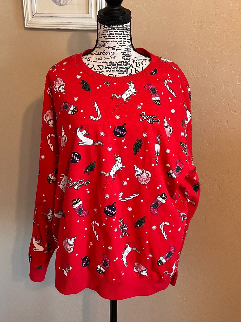 Divided Red Holiday Crewneck Long-sleeved top with Festive Print from H&M